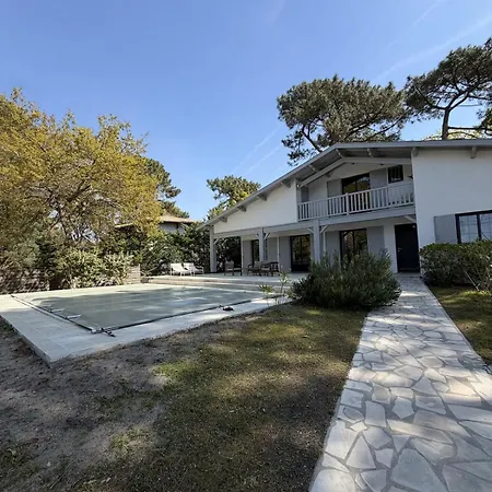 Bask'aise O Pyla Vila