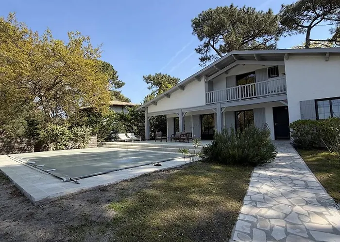 Bask'aise O Pyla Villa